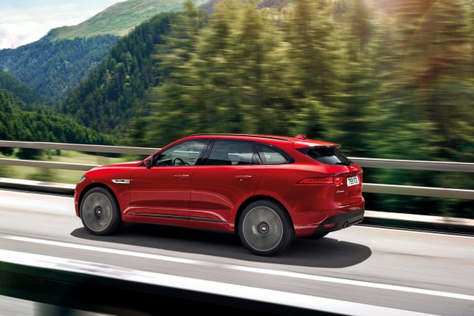 8 Things You Need to Know About Jaguar's New Record-Breaking SUV