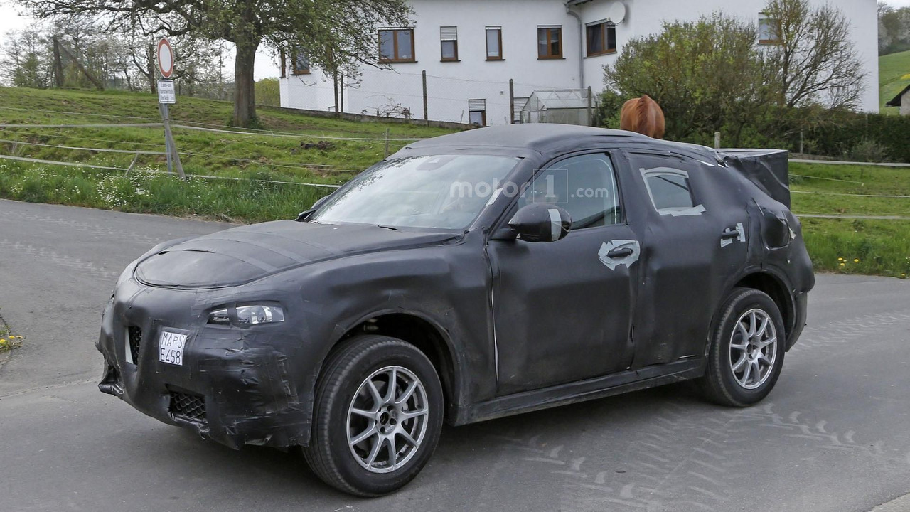 Alfa Romeo Stelvio spy photo
