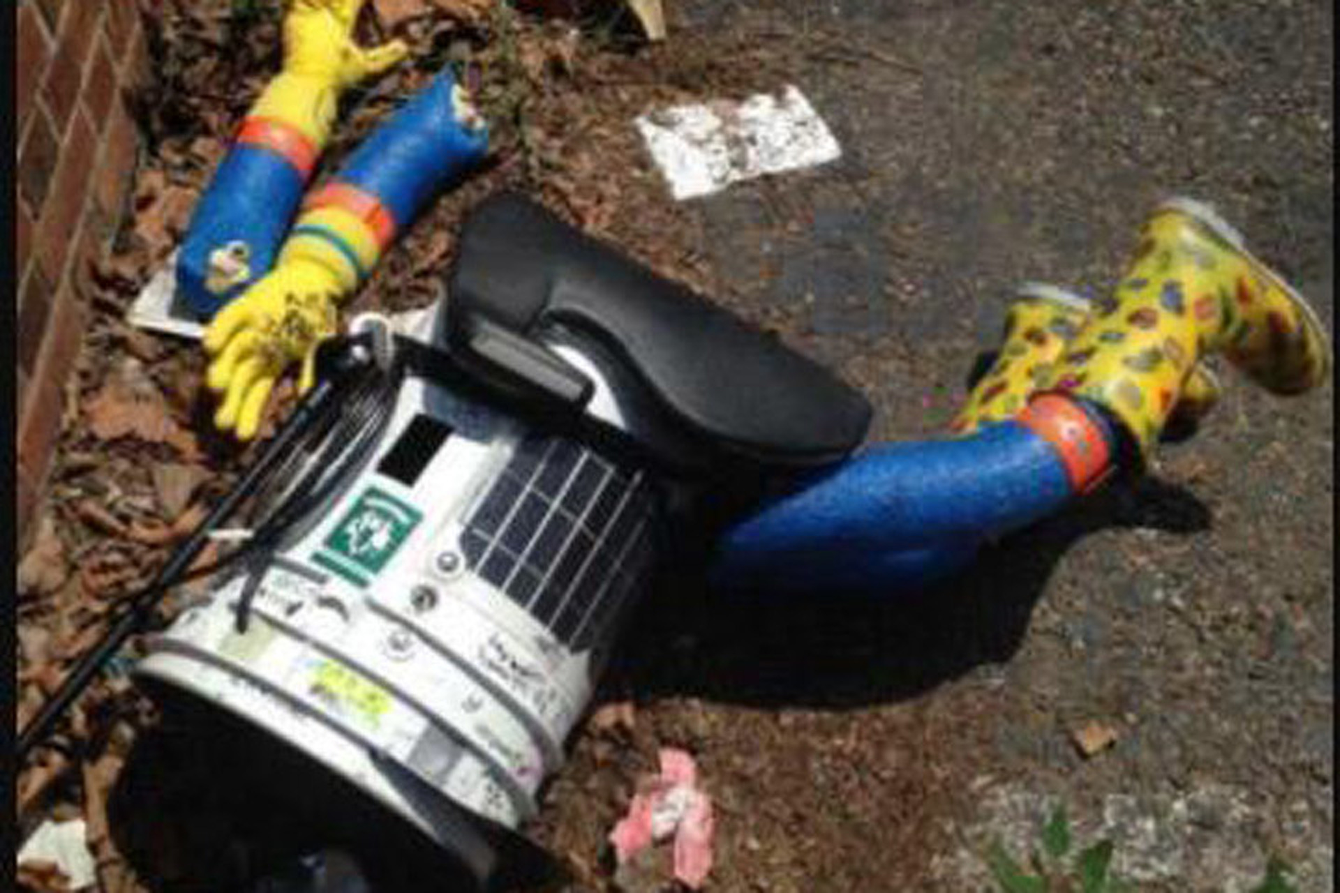 The hitchBOT Hitchhiking Robot Gets Vandalized in Philadelphia