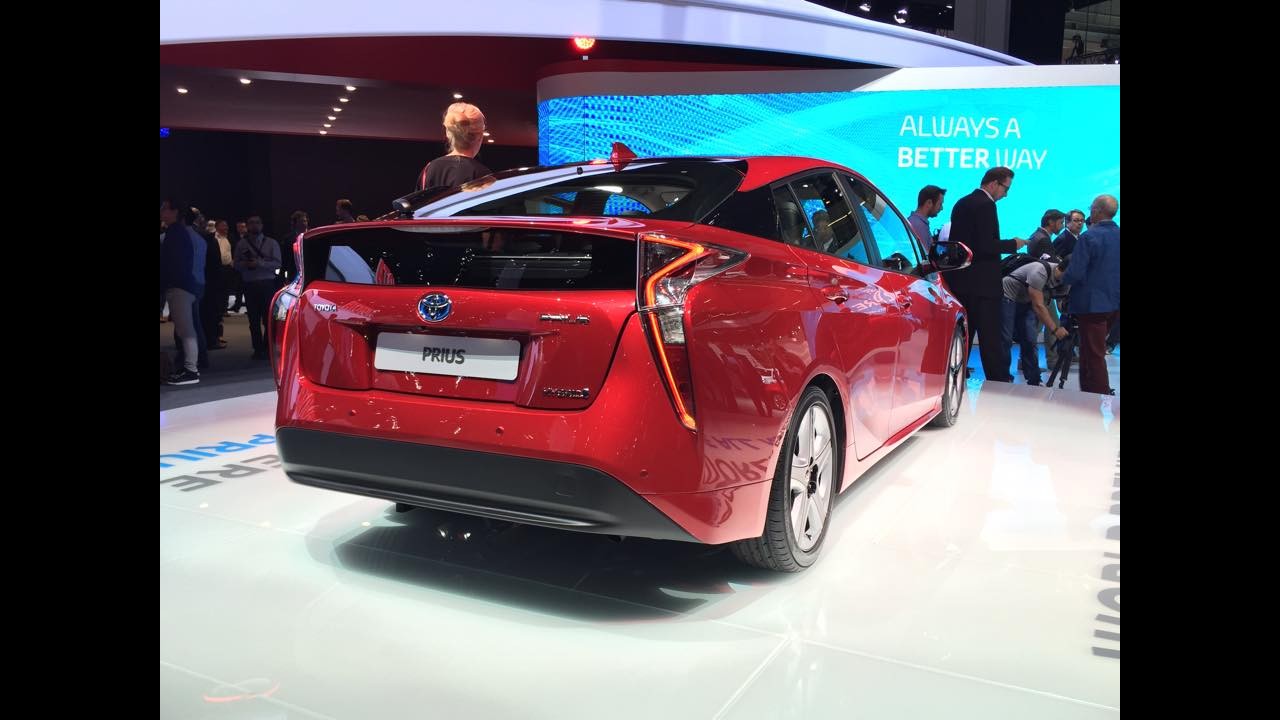 Frankfurt: nem tão belo, novo Prius que será brasileiro até 2018 aparece ao vivo