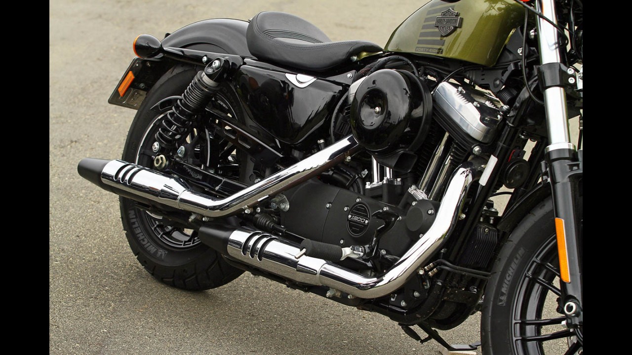 Duelo ianque: a esportividade da Indian Scout ou a tradição da Harley Forty-Eigth?