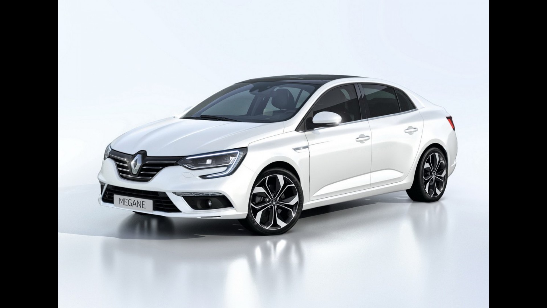 CARPLACE TV: Renault Mégane Sedan 2017 no Salão de Paris