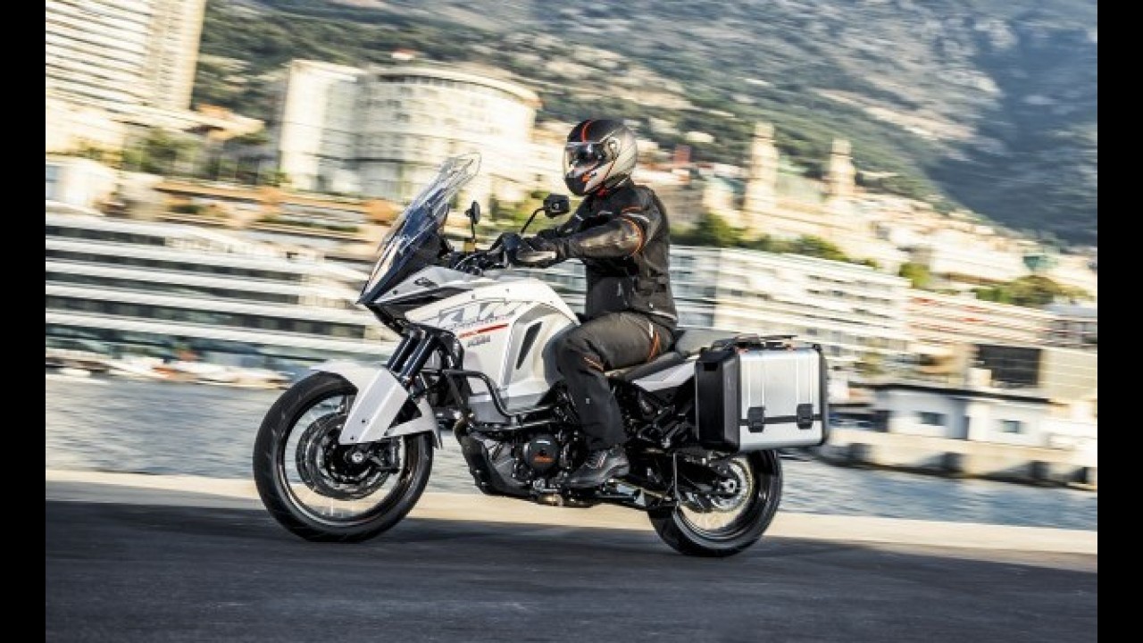 Flagra! Nova geração da Triumph Explorer 1200 roda em testes