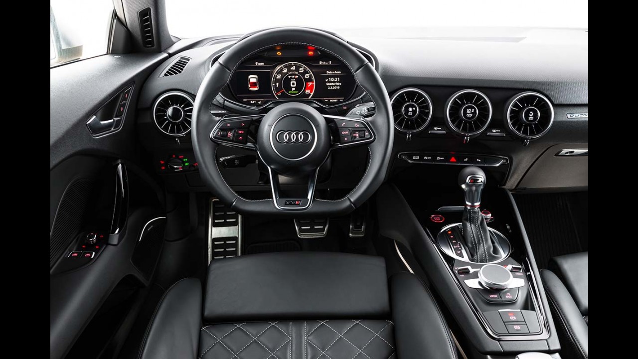 Teste CARPLACE: Audi TTS adiciona potência e tração na receita do cupê