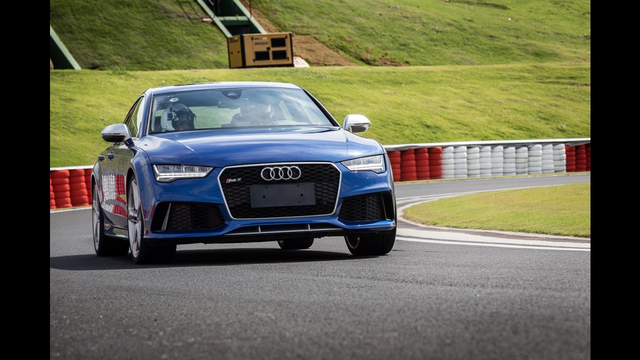 Volta Rápida: Audi RS7 Sportback 2015 equilibra estupidez e conforto