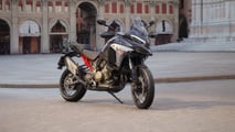 Nova Ducati Multistrada V4 dianteira direita