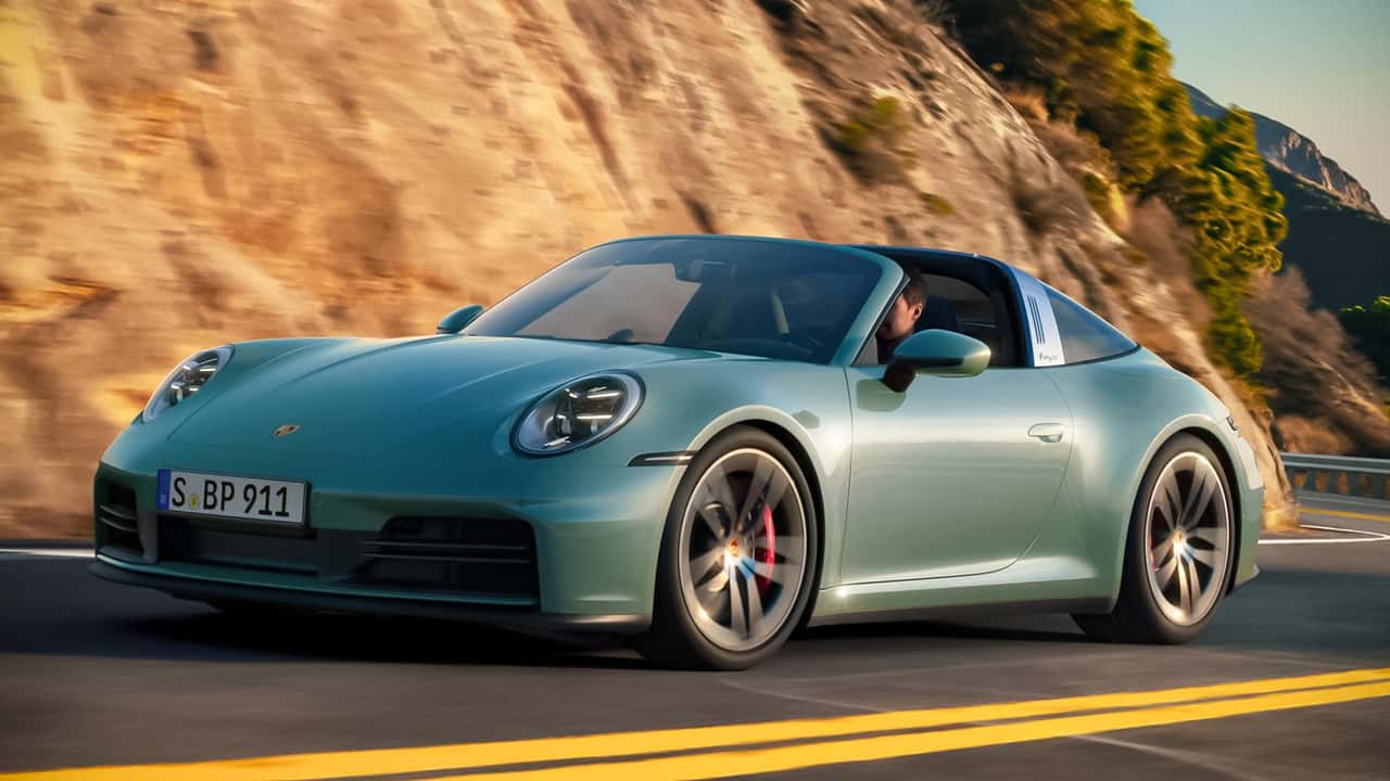 Porsche lança 911 Carrera 4S renovado com tração integral