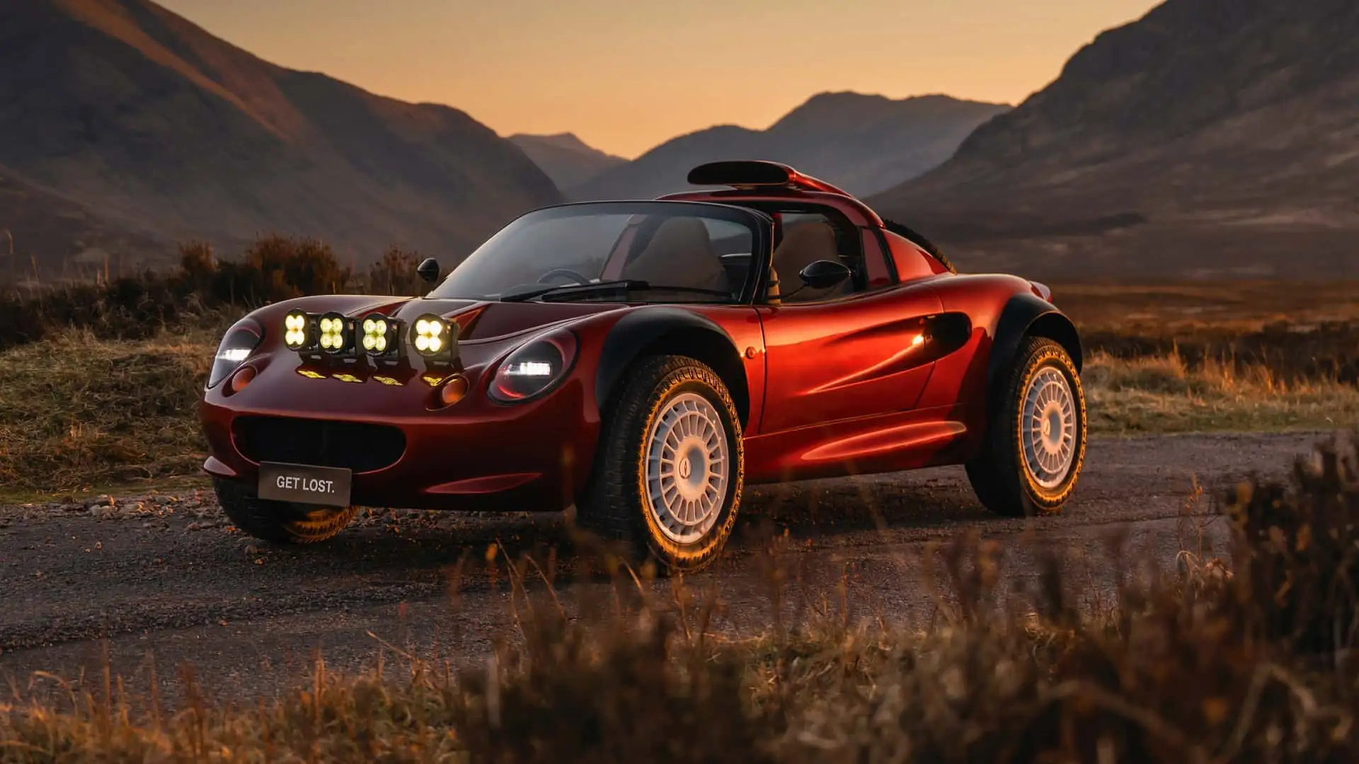 Youngtimer | Lotus Elise | Quattroruote novembre 1996 […] L'Elise,  costruita completamente con leghe leggere e materiali compositi e del tutto  essenziale negli allestimenti, ha una massa di soli 736 kg,, image size:1920x1080