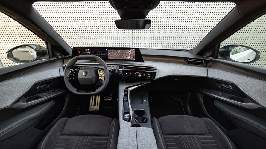 La guerra dei comandi: dagli schermi al ritorno dei pulsanti