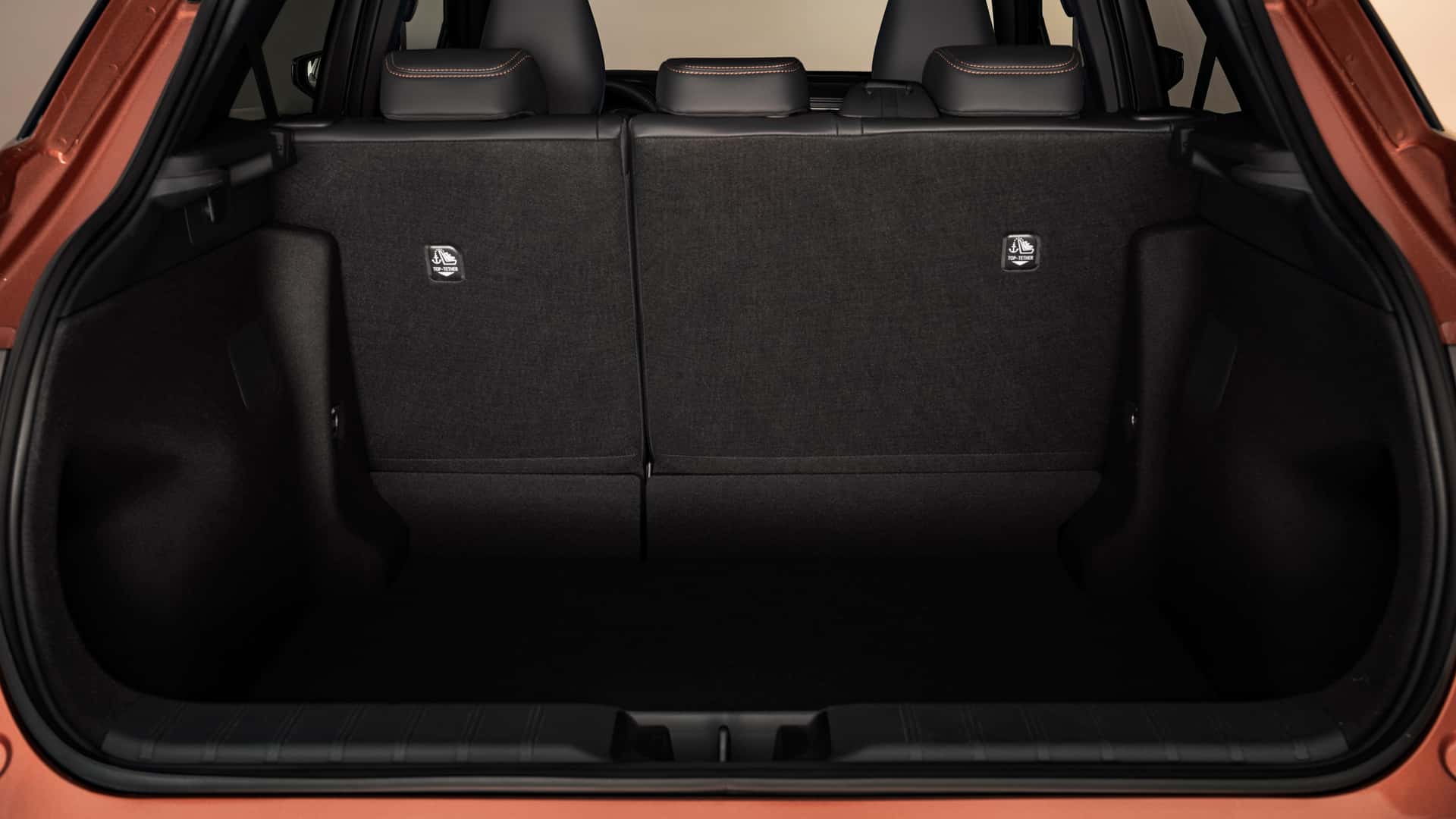 https://cdn.motor1.com/images/mgl/koB74Q/s1/foto---lexus-lbx-2023-photogallery---immagini.jpg