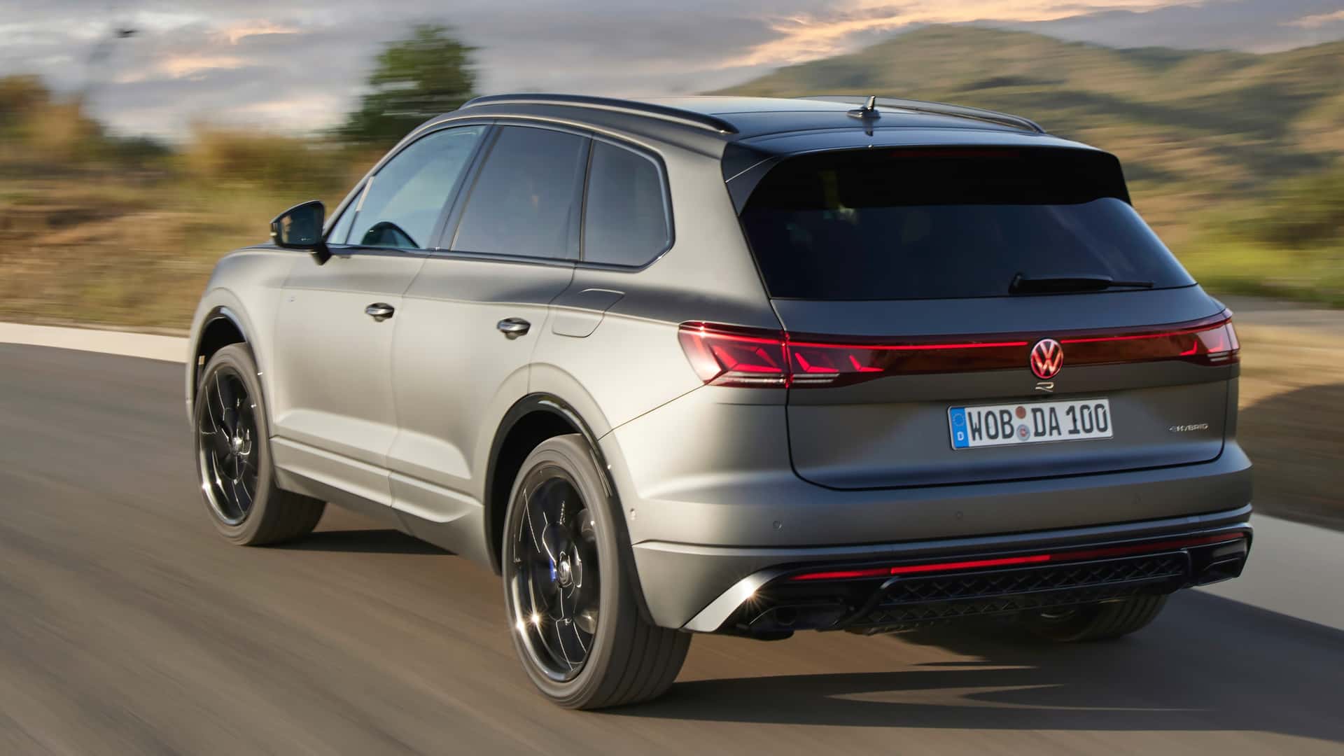 volkswagen-touareg-r-2023.jpg