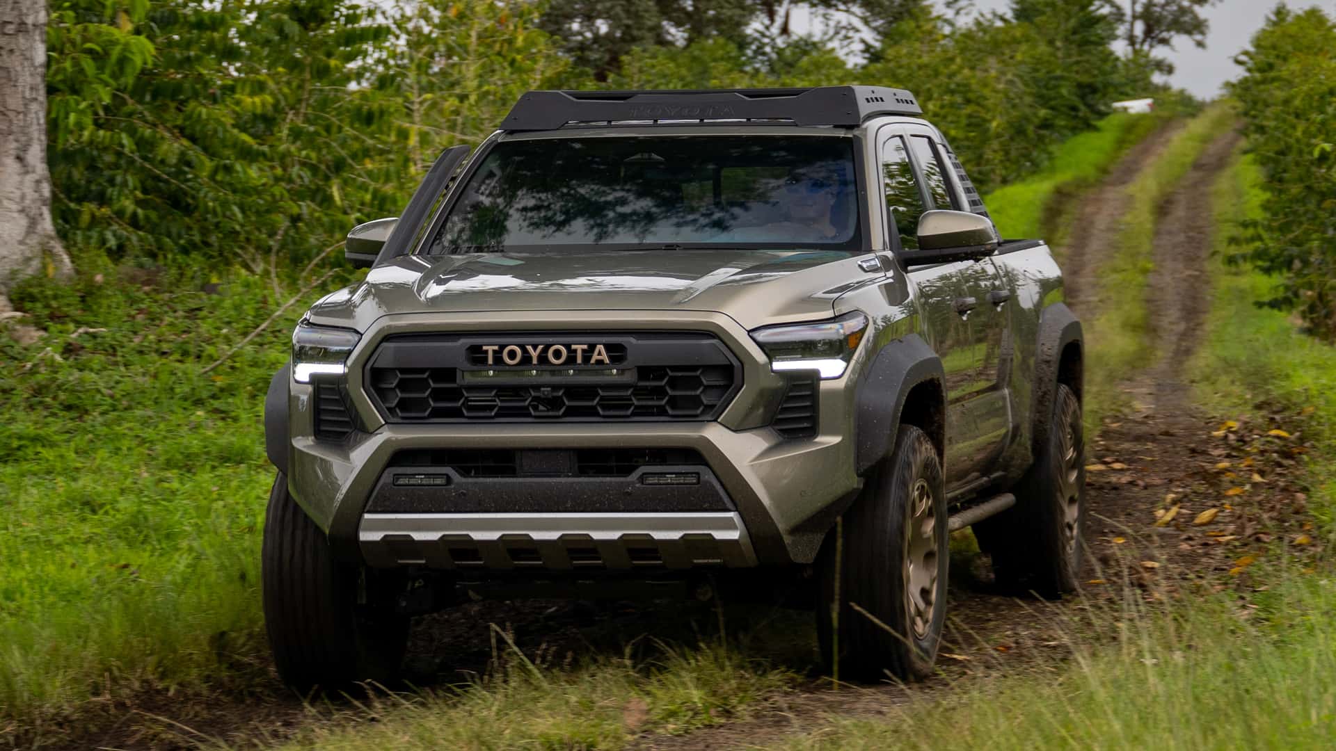 https://cdn.motor1.com/images/mgl/koBGje/s1/2024-toyota-tacoma-trailhunter.jpg