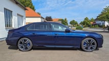 BMW 750e xDrive (2023)