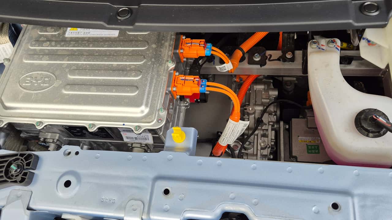 ABNT lança prática que organiza a manutenção de carros elétricos no Brasil