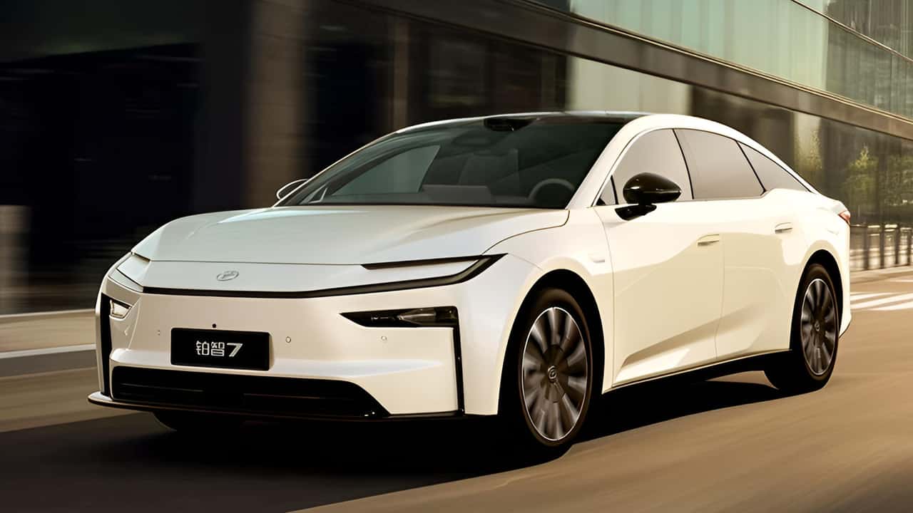 Toyota lança sedã elétrico com base GAC e recebe 3.100 pedidos em 1 hora