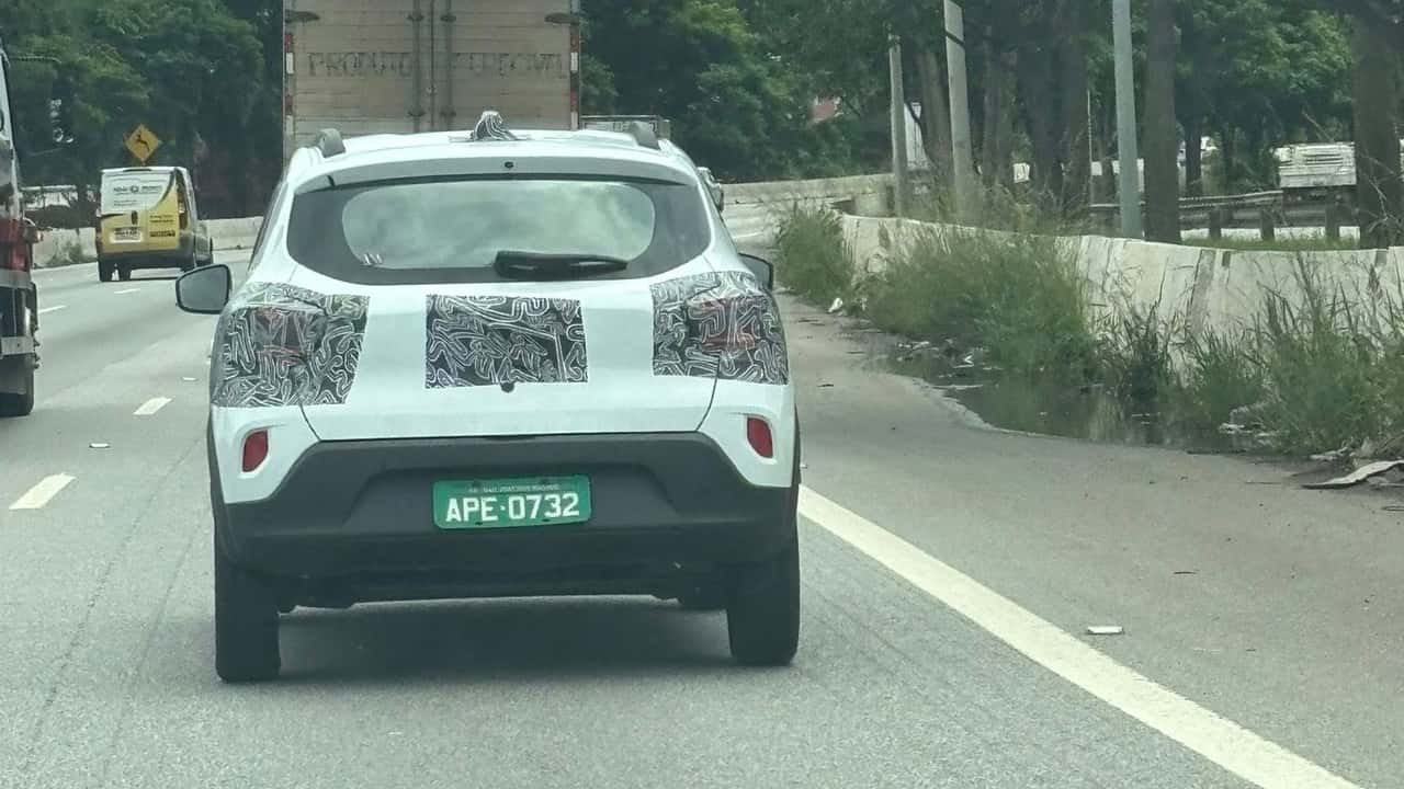Flagra: Renault Kwid 2027 a combustão deve mudar menos que o elétrico 