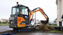 DEVELON DX23E-7: il miniescavatore elettrico per l'agricoltura