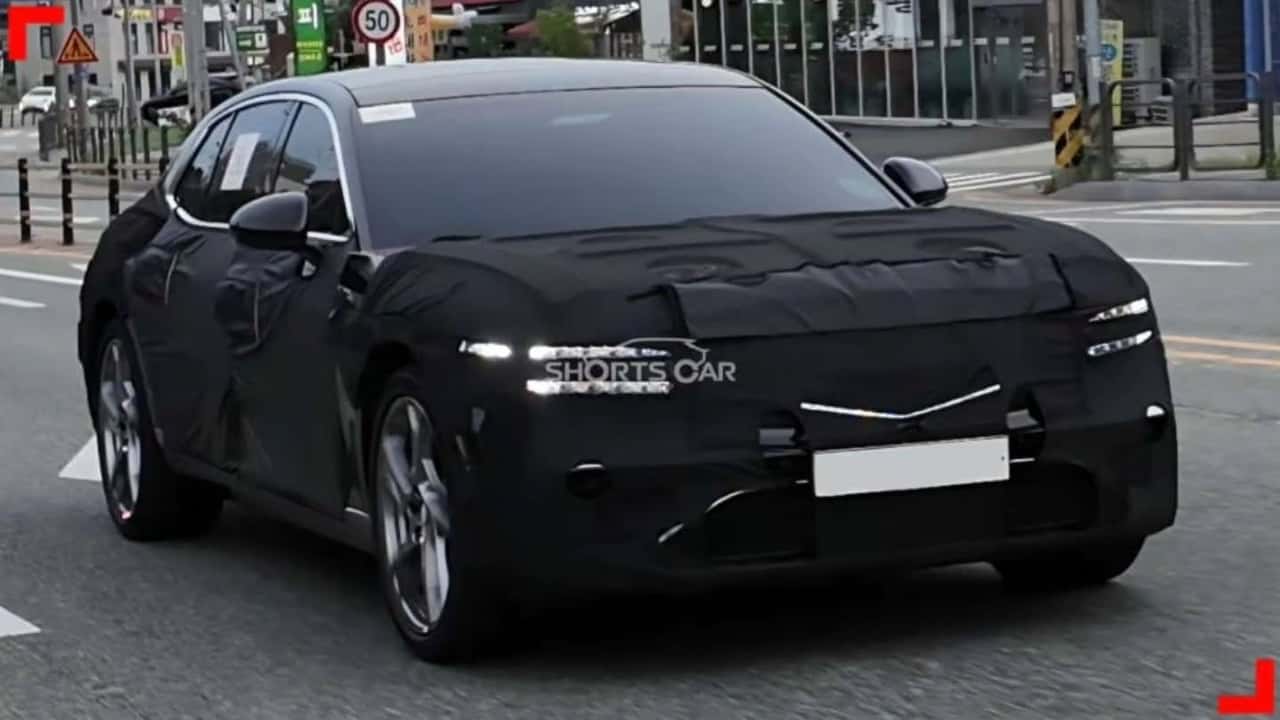 Genesis G90 Flagship Sedan Spied With New Face 