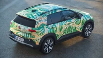Versão da série VW ID Cross disfarçada em fotos de fábrica (2026)