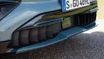 Porsche Cayenne Turbo Electric (2026): Die Frontschürze des Turbo ist in der Mitte 'eingekerbt'