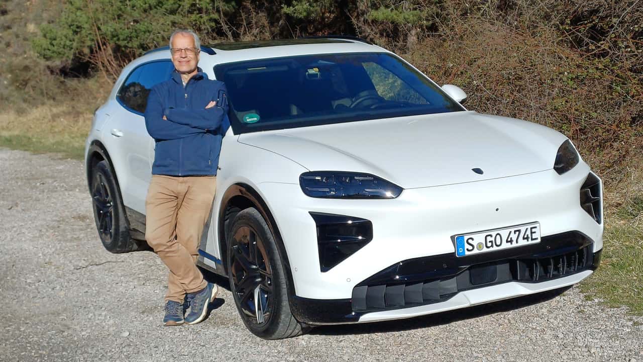 Porsche Cayenne Turbo Electric mit Autor Stefan Leichsenring