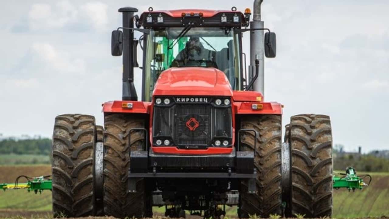 Kirovets lancia la gamma K-7M con tre trattori da 400 a 460 CV: motori Kamaz prodotti in Russia per rafforzare il segmento di alta potenza