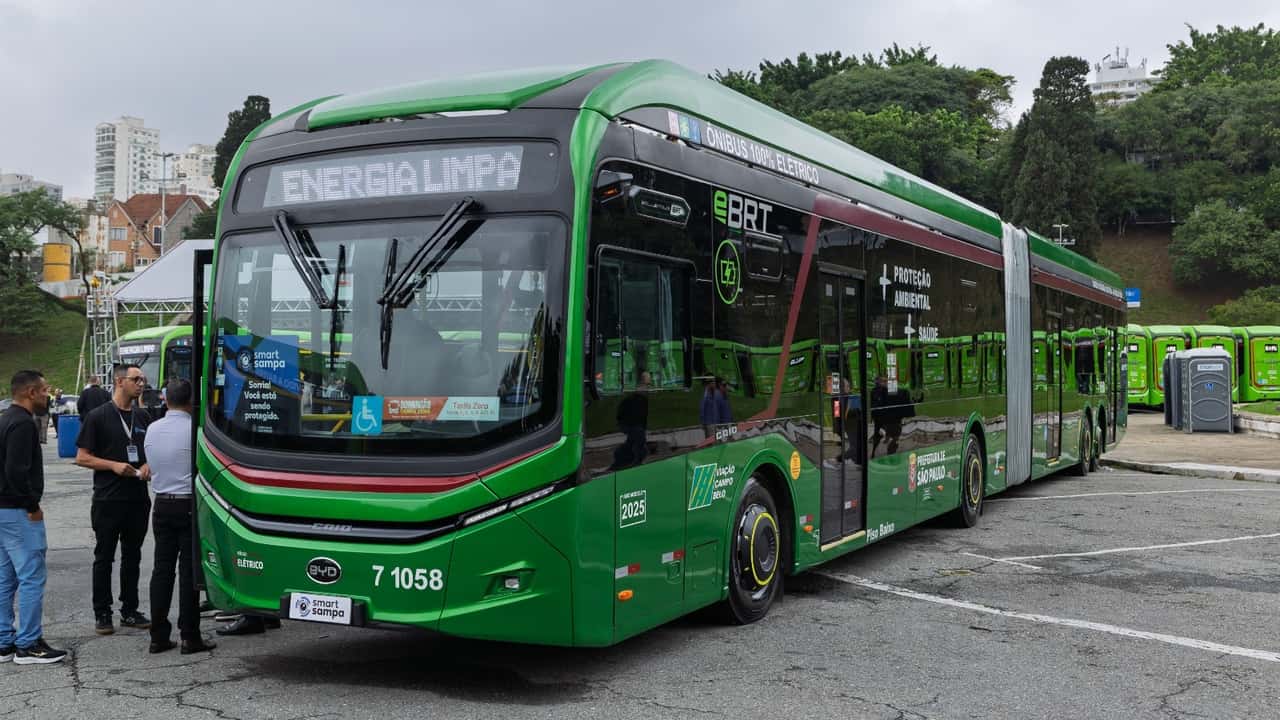 São Paulo estreia ônibus elétrico articulado da BYD com bateria Blade