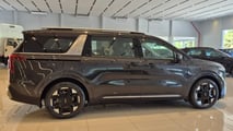 M1 nas lojas: Kia Carnival 3.5 V6 
