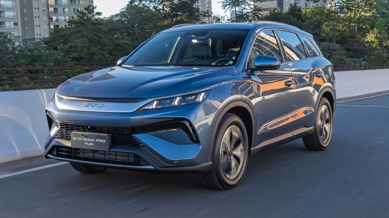 BYD cai 16% e vê Geely ficar a só 66 mil carros da liderança na China