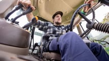 Incentivi per aziende agricole che assumono giovani svantaggiati. Esonero contributivo 100% per 24 mesi, potenziato nelle regioni del Sud Italia
