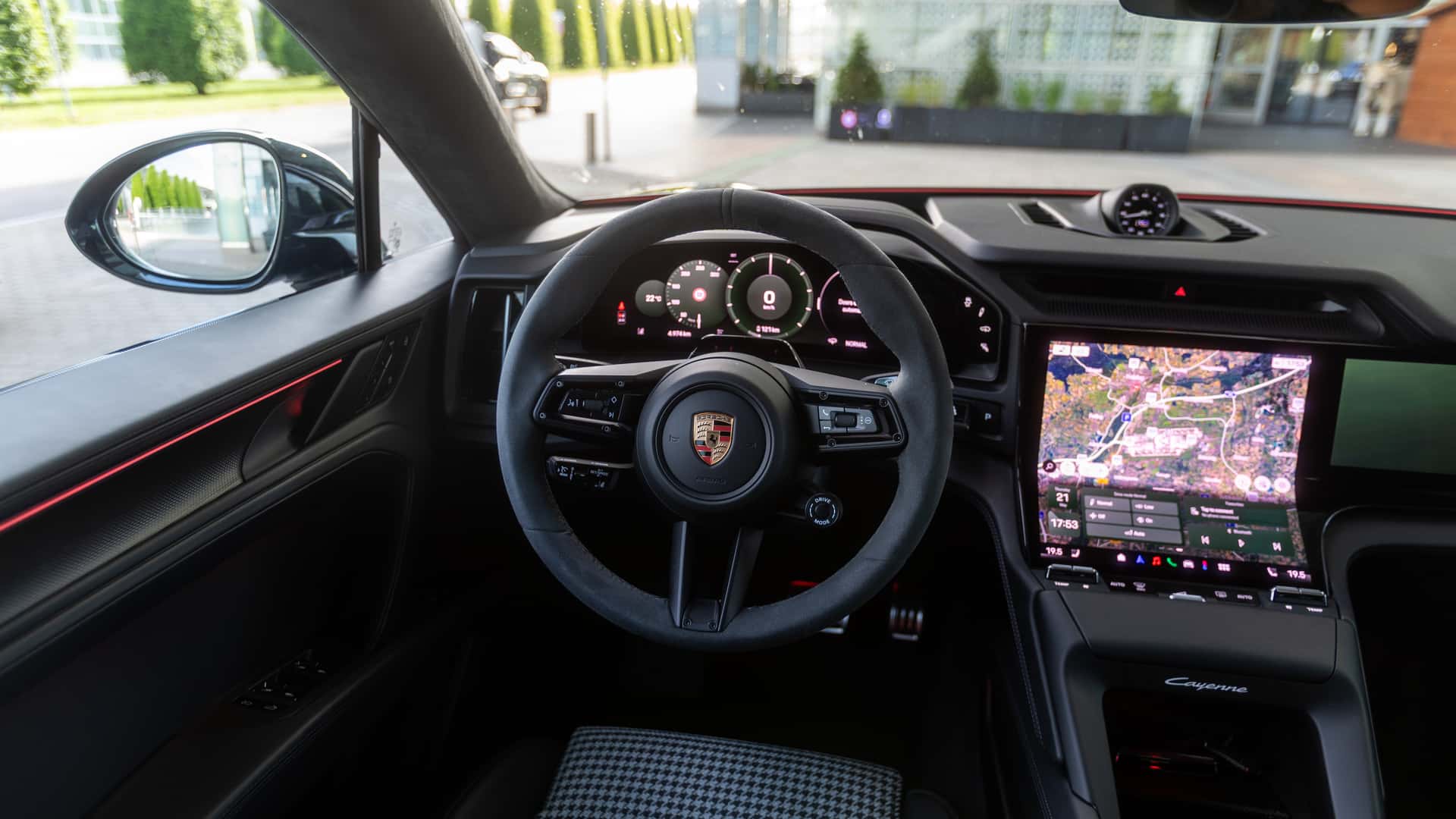 https://cdn.motor1.com/images/mgl/koKLvP/s1/2026-porsche-cayenne-s-coupe-electric.jpg