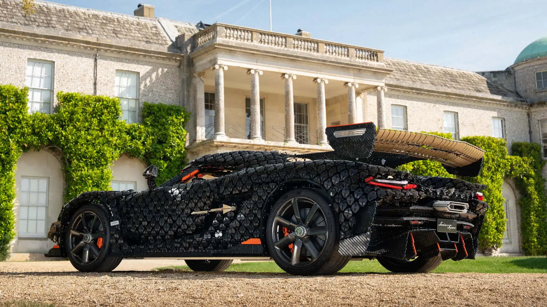 https://cdn.motor1.com/images/mgl/koKOZY/s1/lego-technic-koenigsegg-sadair-s-spear.webp