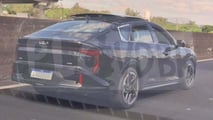 Flagra: sucessor do Cerato, Kia K4 já roda em testes no Brasil
