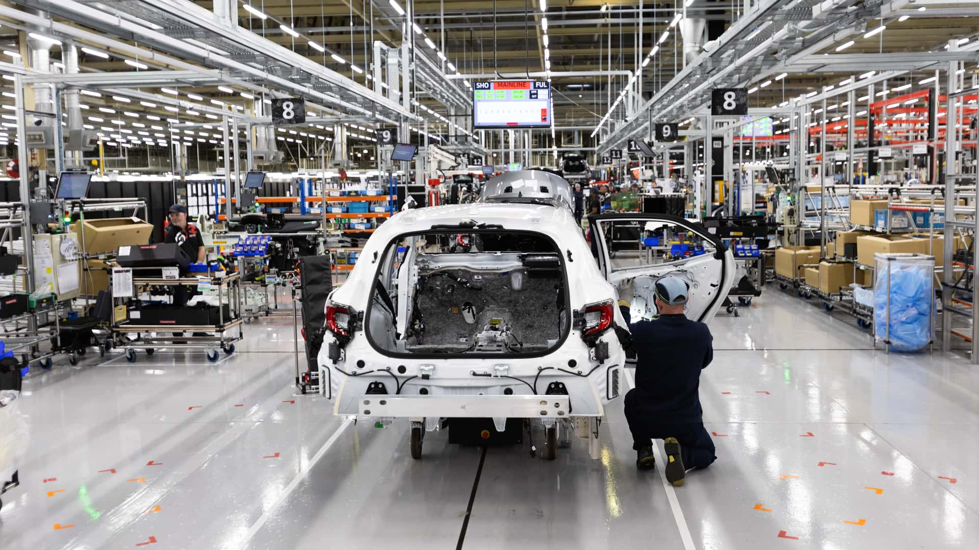 https://cdn.motor1.com/images/mgl/koKbm4/s1/toyota-uk-production.jpg