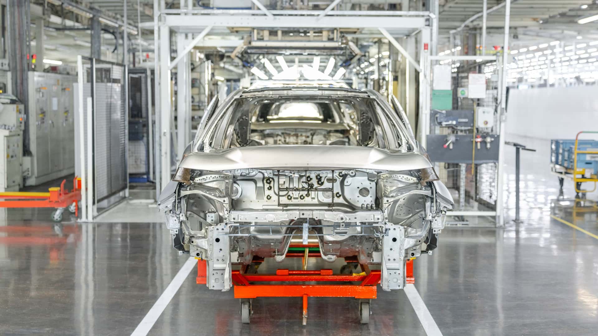 https://cdn.motor1.com/images/mgl/koKbyx/s1/toyota-gr-corolla-uk-plant-tour.jpg
