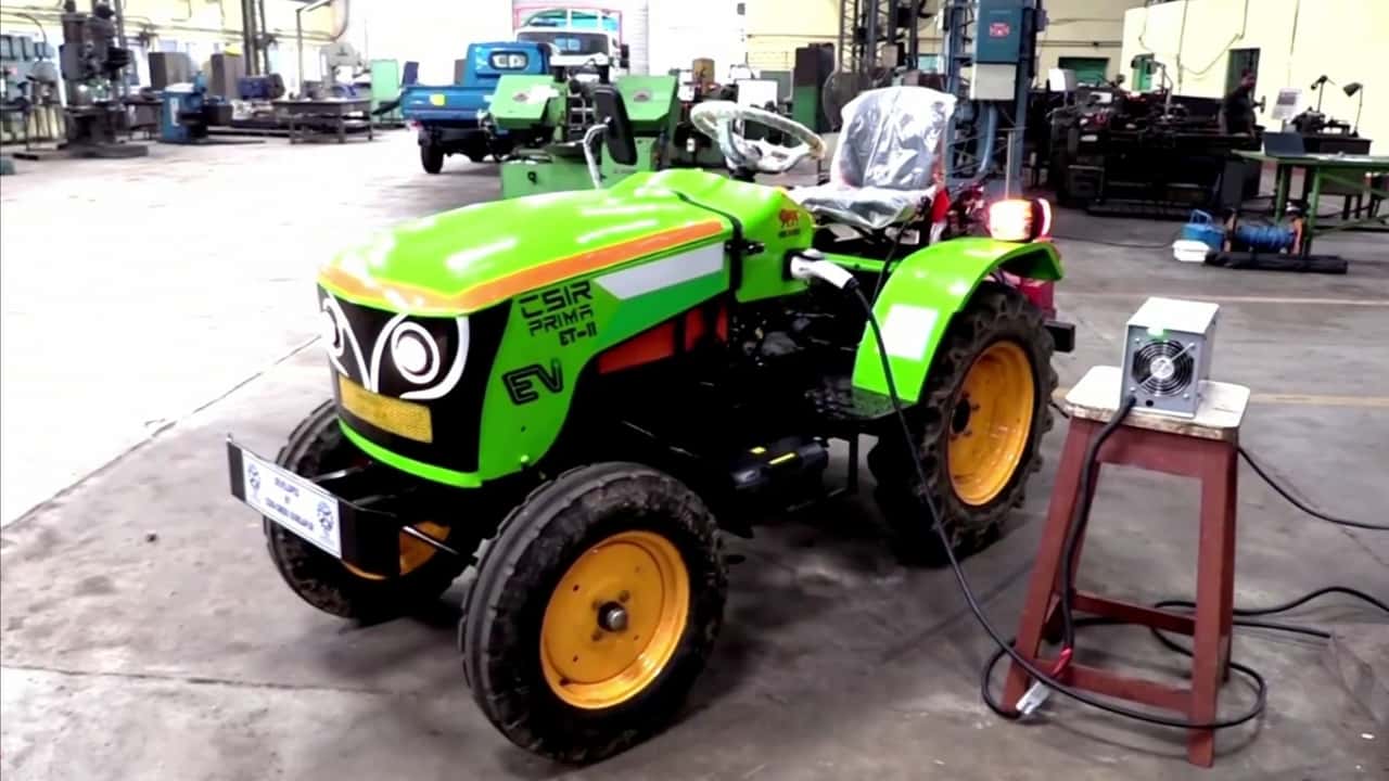 ScaNxt lancia primo trattore elettrico compatto 100% indiano per piccole aziende. Tecnologia V2L e 90% componenti locali per meccanizzazione accessibile