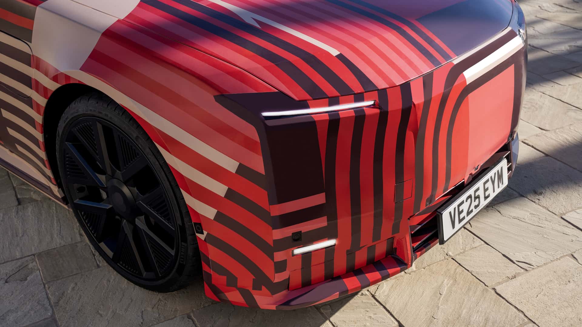https://cdn.motor1.com/images/mgl/koKmWY/s1/2027-jaguar-type-01-prototype-in-monaco.jpg