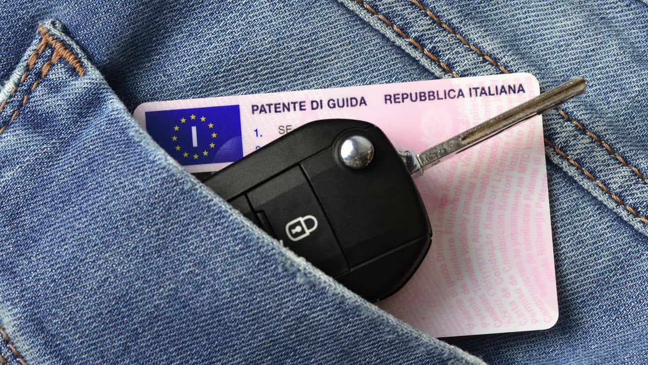 Patente a 17 anni? Salvini apre la riforma del Codice della strada