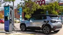 Foto - Le colonnine di ricarica per auto elettriche di Powy nei centri commerciali