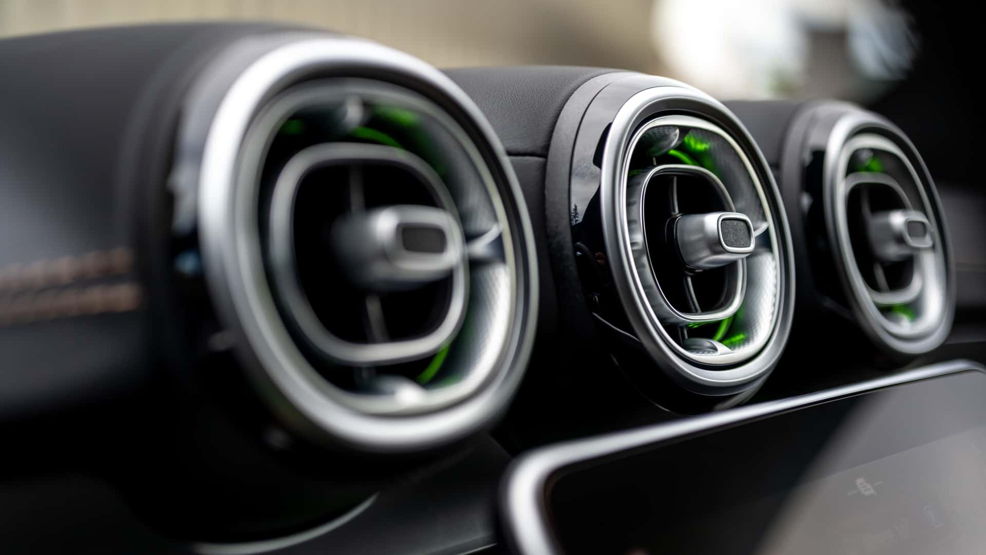 https://cdn.motor1.com/images/mgl/koWoeQ/s1/2024-mercedes-benz-cle-class-interior-hvac-vents.jpg