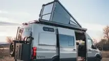 Skyloft Van de Redtail Overland furgoneta camper