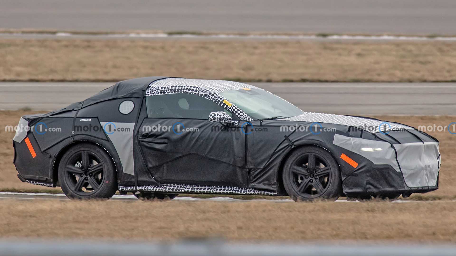 new-ford-mustang-side-view-spy-photo.jpg