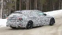 Audi A4 Avant (2023) in der Wintererprobung erwischt