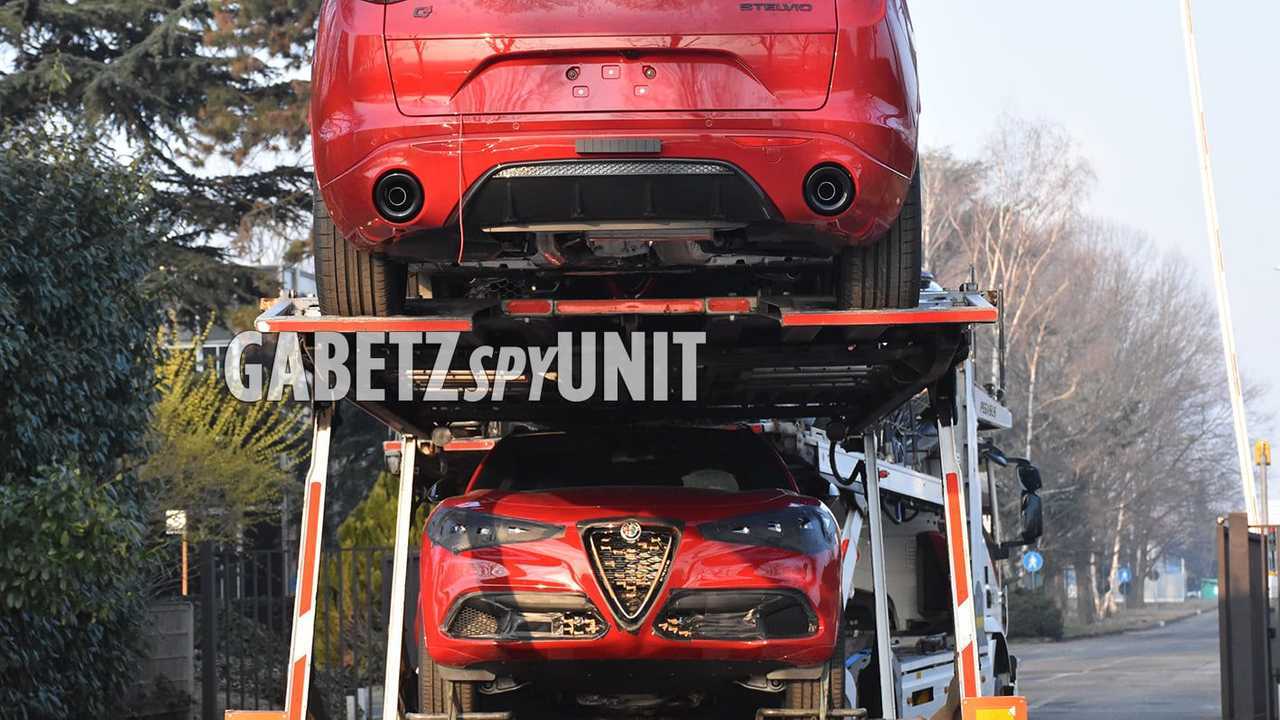 2023 Alfa Romeo Stelvio Estrema spy photo