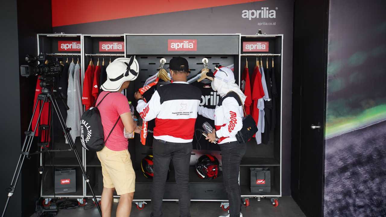 Merchandise Aprilia Orisinal di MandalikaGP.