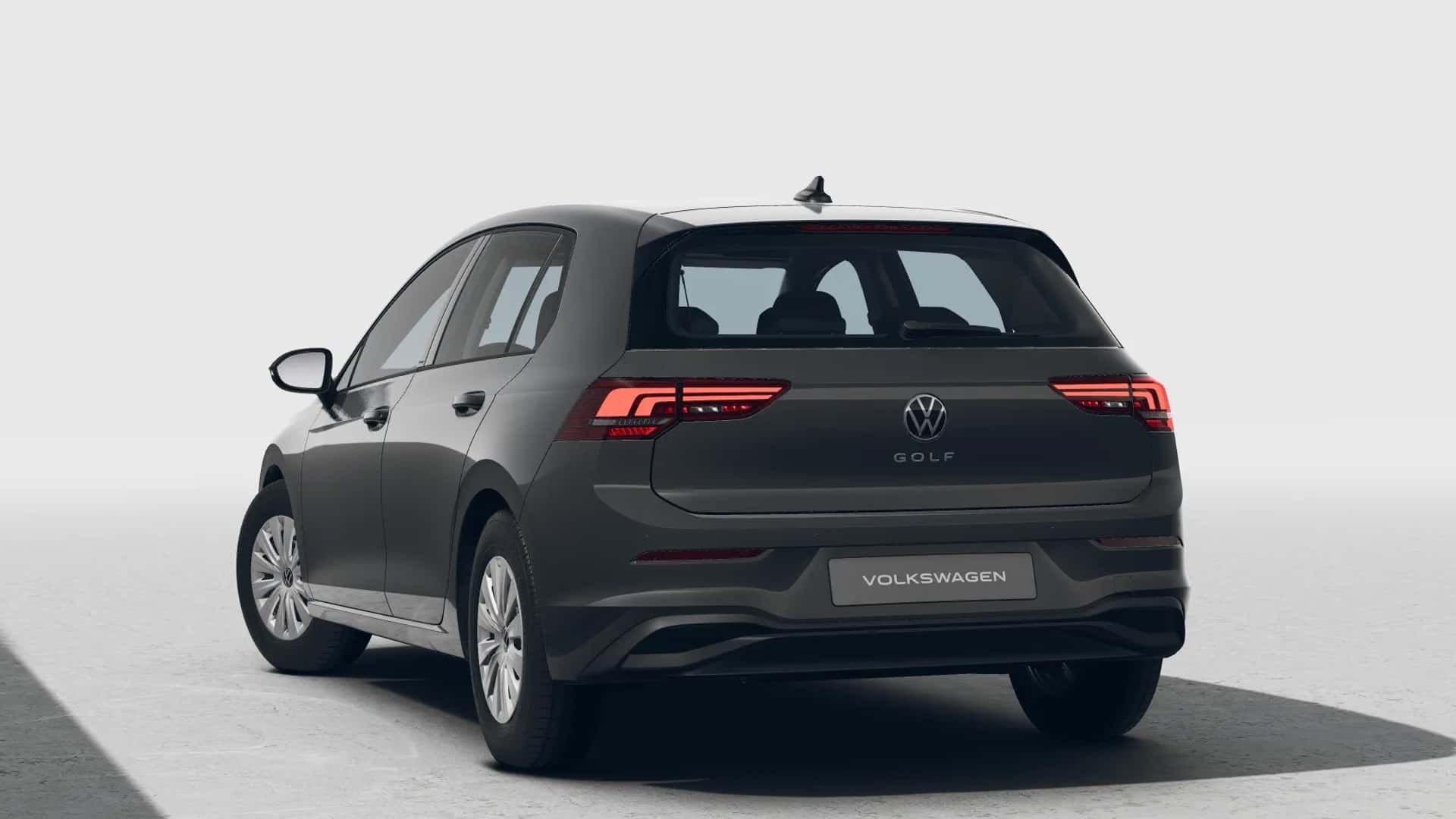 https://cdn.motor1.com/images/mgl/kolE8e/s1/base-2024-vw-golf.jpg