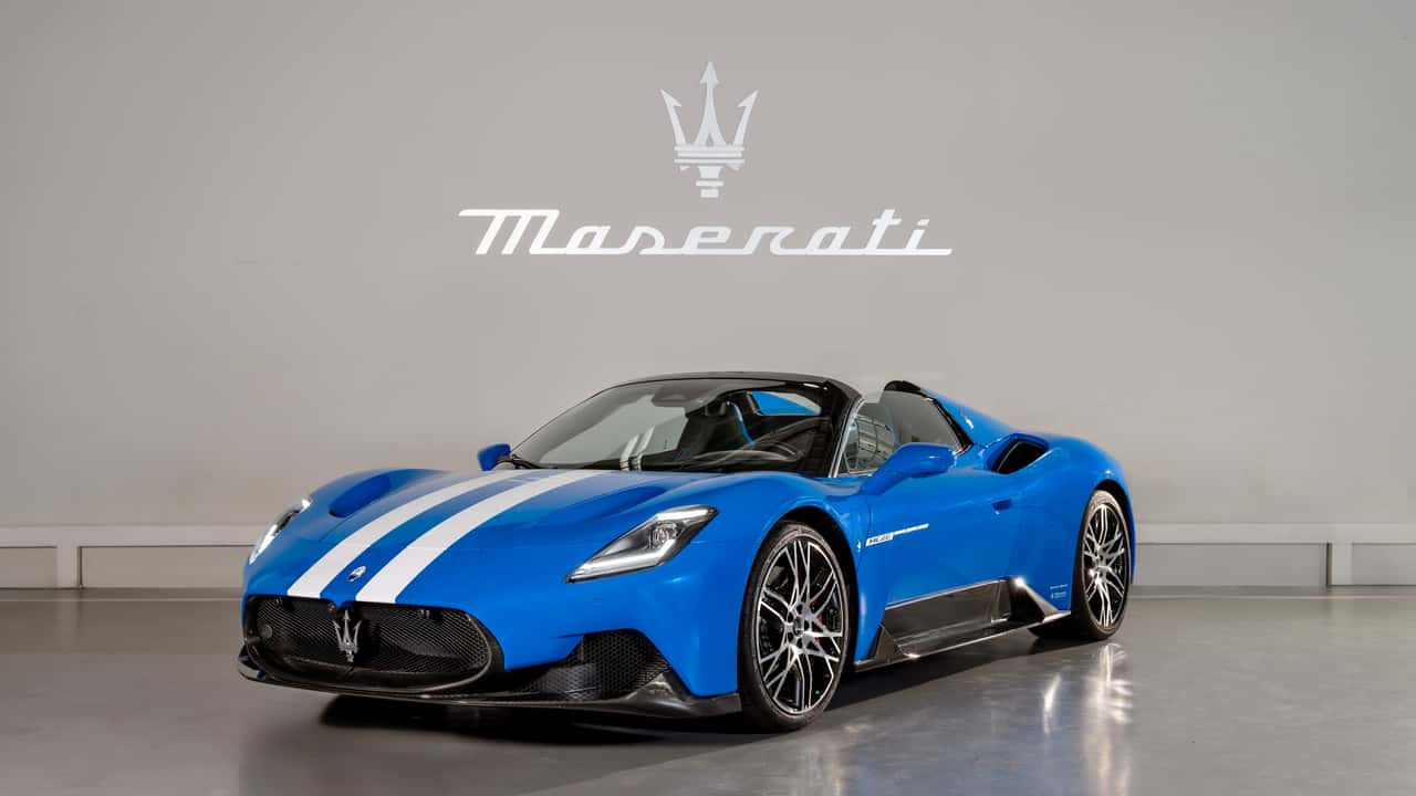 Maserati offre une MC20 aux petits-enfants du fondateur de la marque