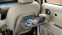 Hyundai Inster (2025): Ausklapp-Tablett an der Vordersitzlehne