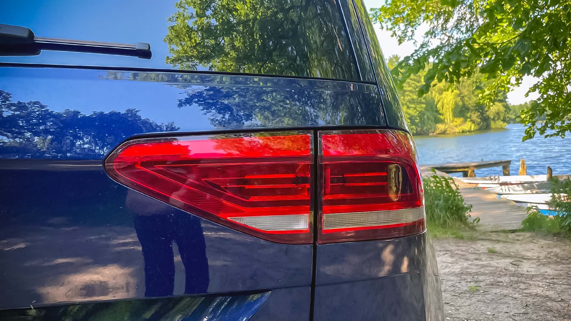 https://cdn.motor1.com/images/mgl/kolbPn/s1/vw-touran-2.0-tdi-highline-2024-im-test.jpg