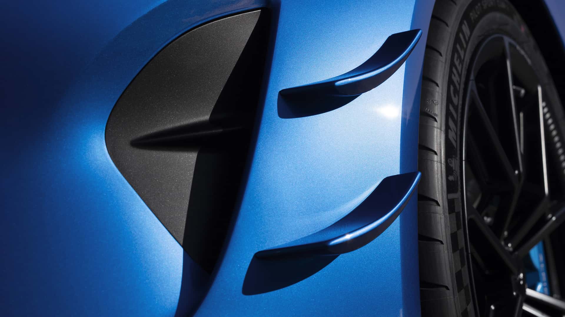 https://cdn.motor1.com/images/mgl/koln0Y/s1/alpine-a110-r-ultime.jpg